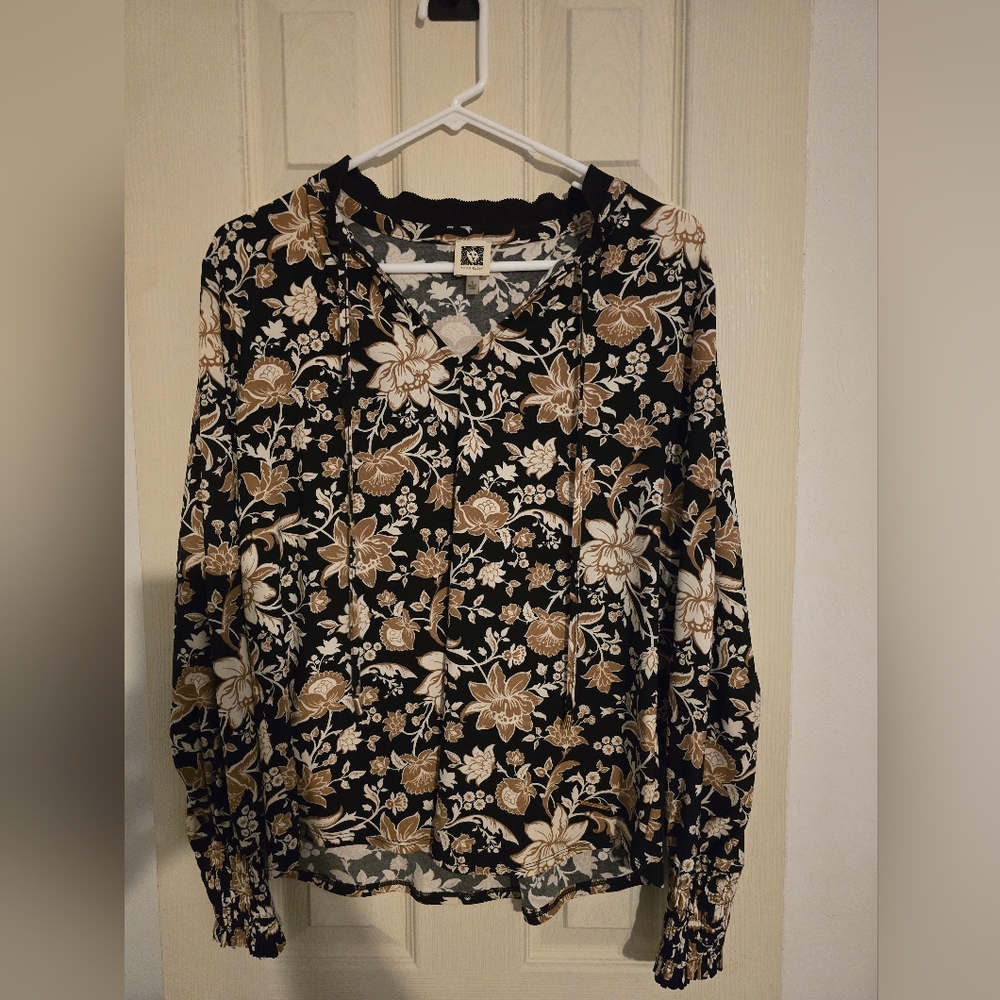 Anne Klein Black Long Sleeve V-Neck Floral Top